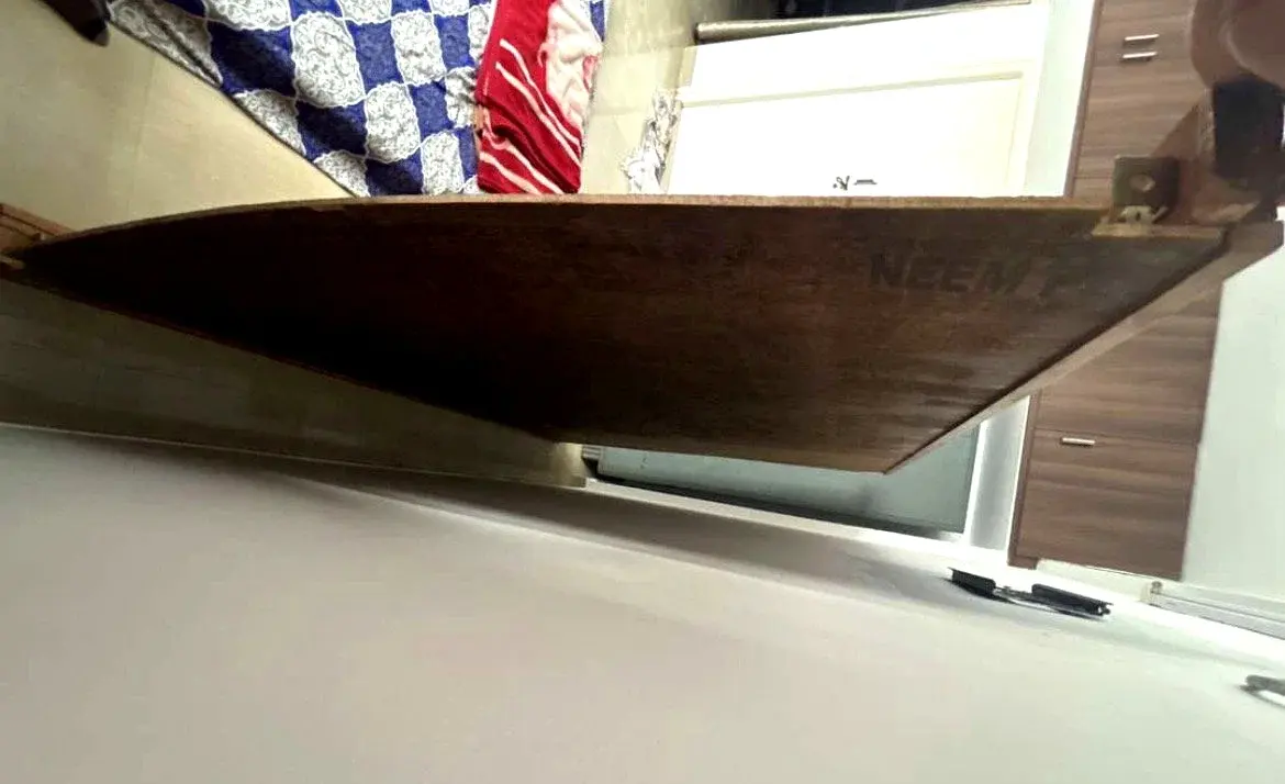 Queen Size Bed Solid Wood thumbnail 2