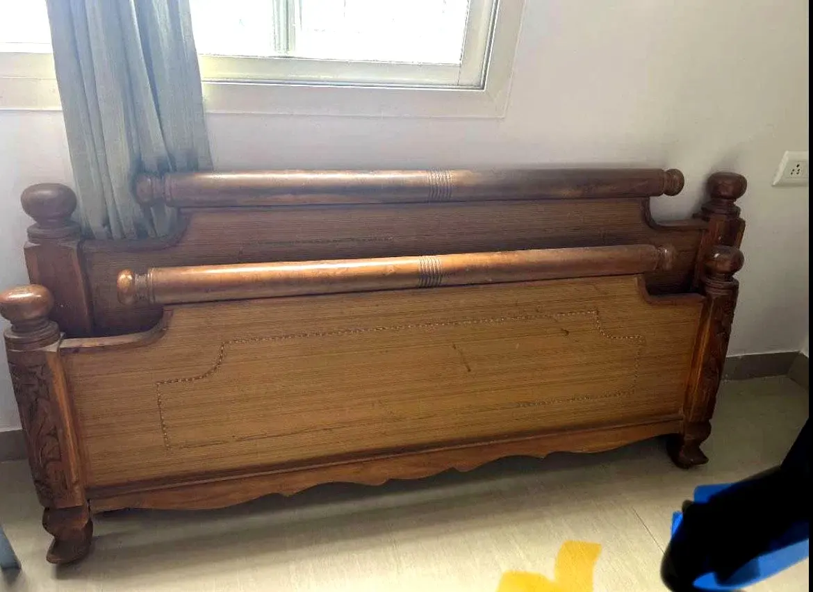 Queen Size Bed Solid Wood thumbnail 5