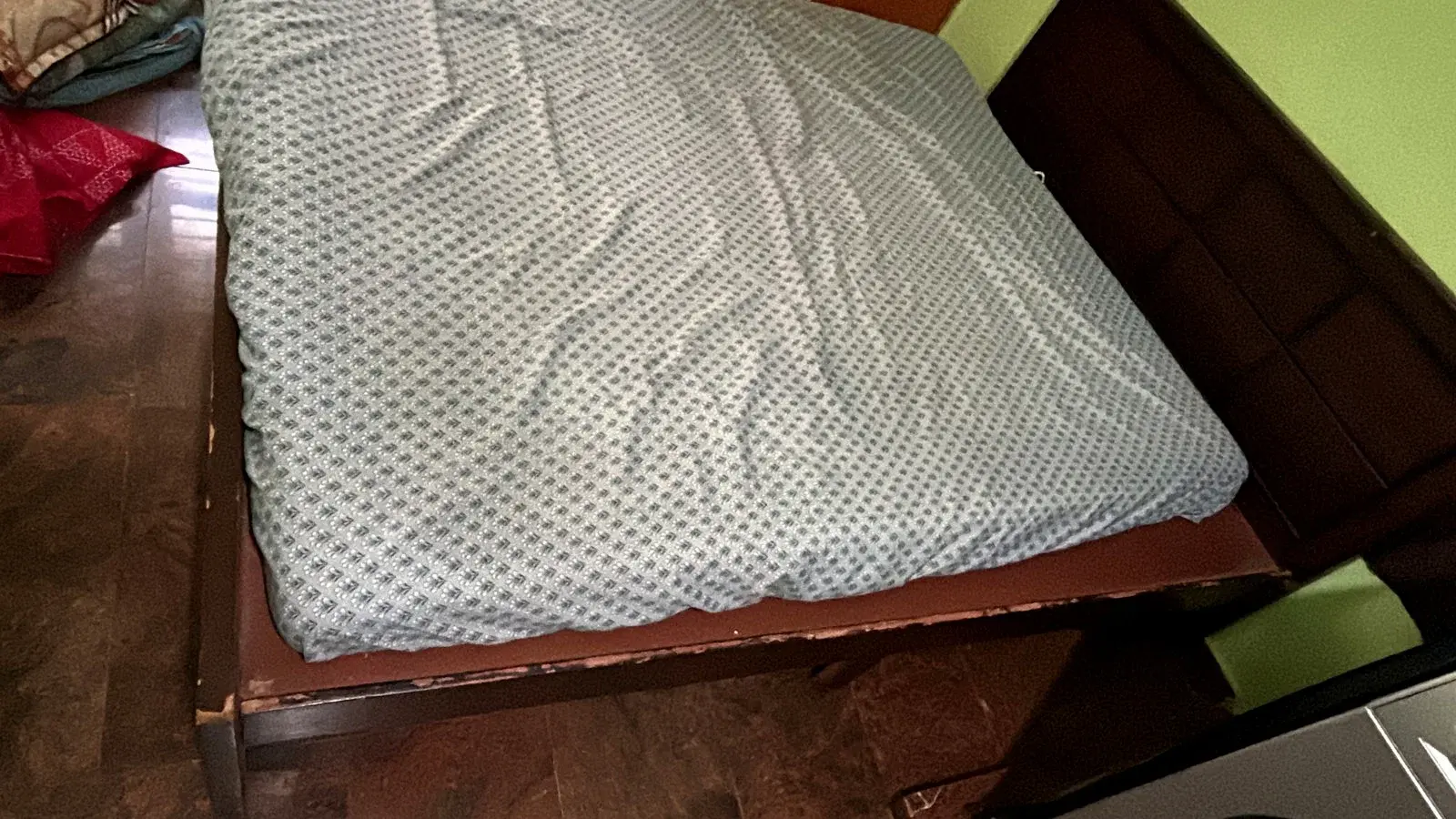 Queen Size Bed thumbnail 4