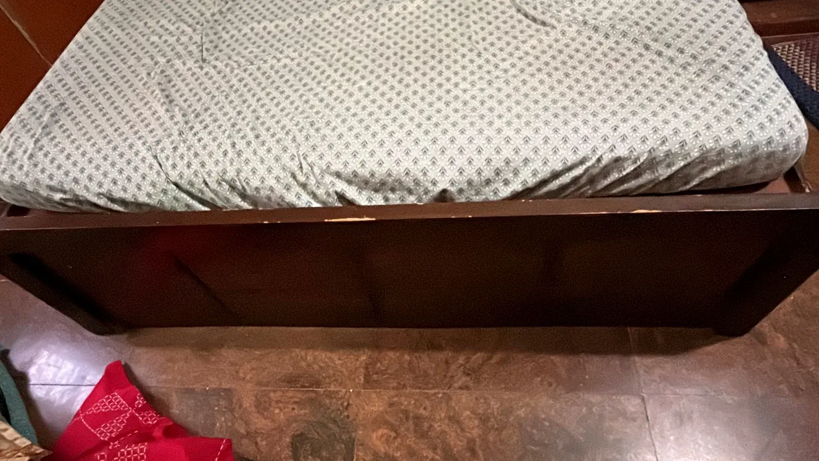 Queen Size Bed thumbnail 6
