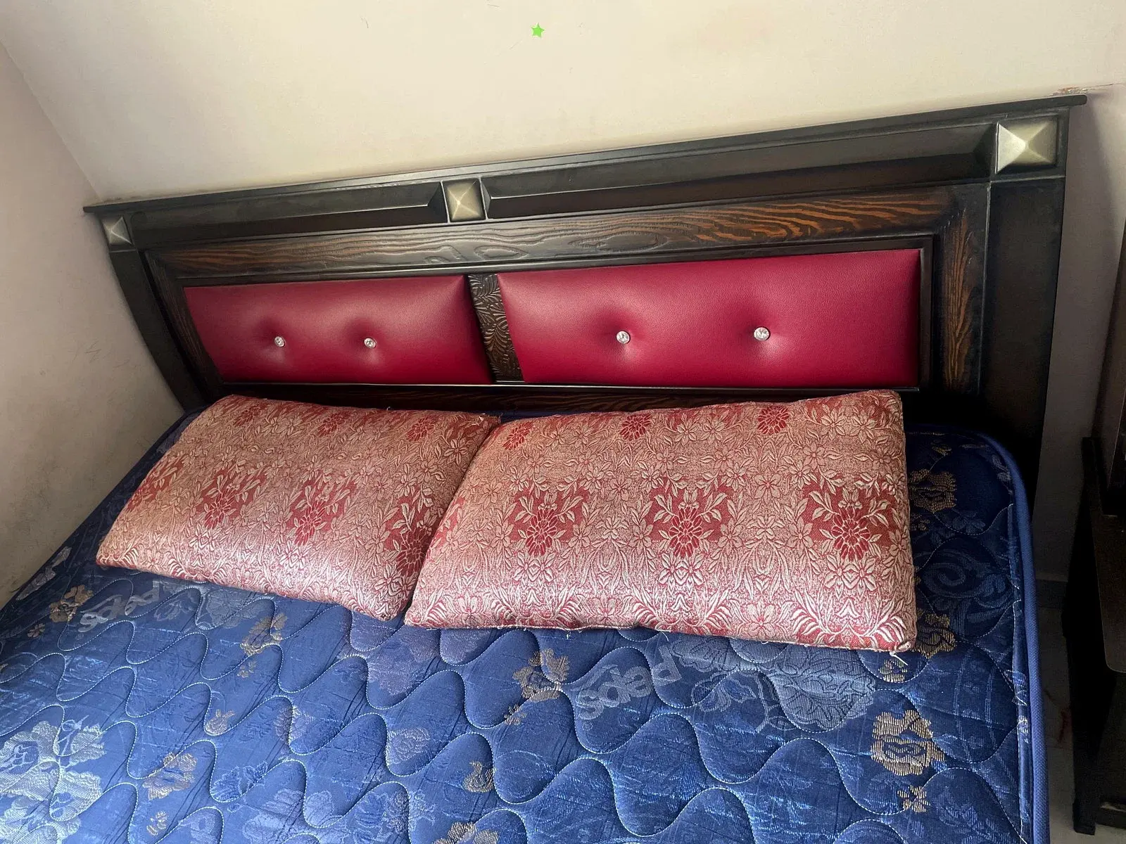 Queen Size Bed thumbnail 2