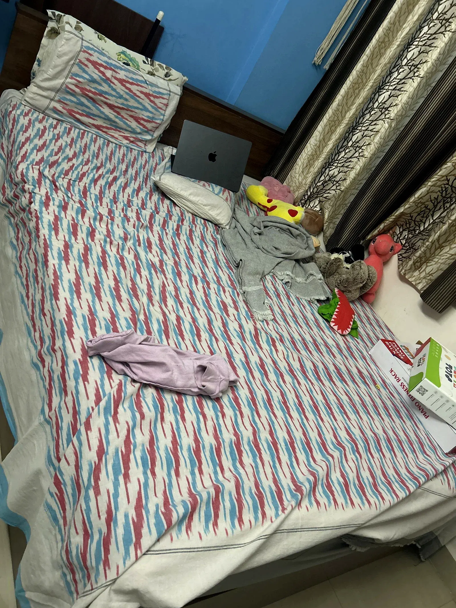 Queen Size Bed thumbnail 2