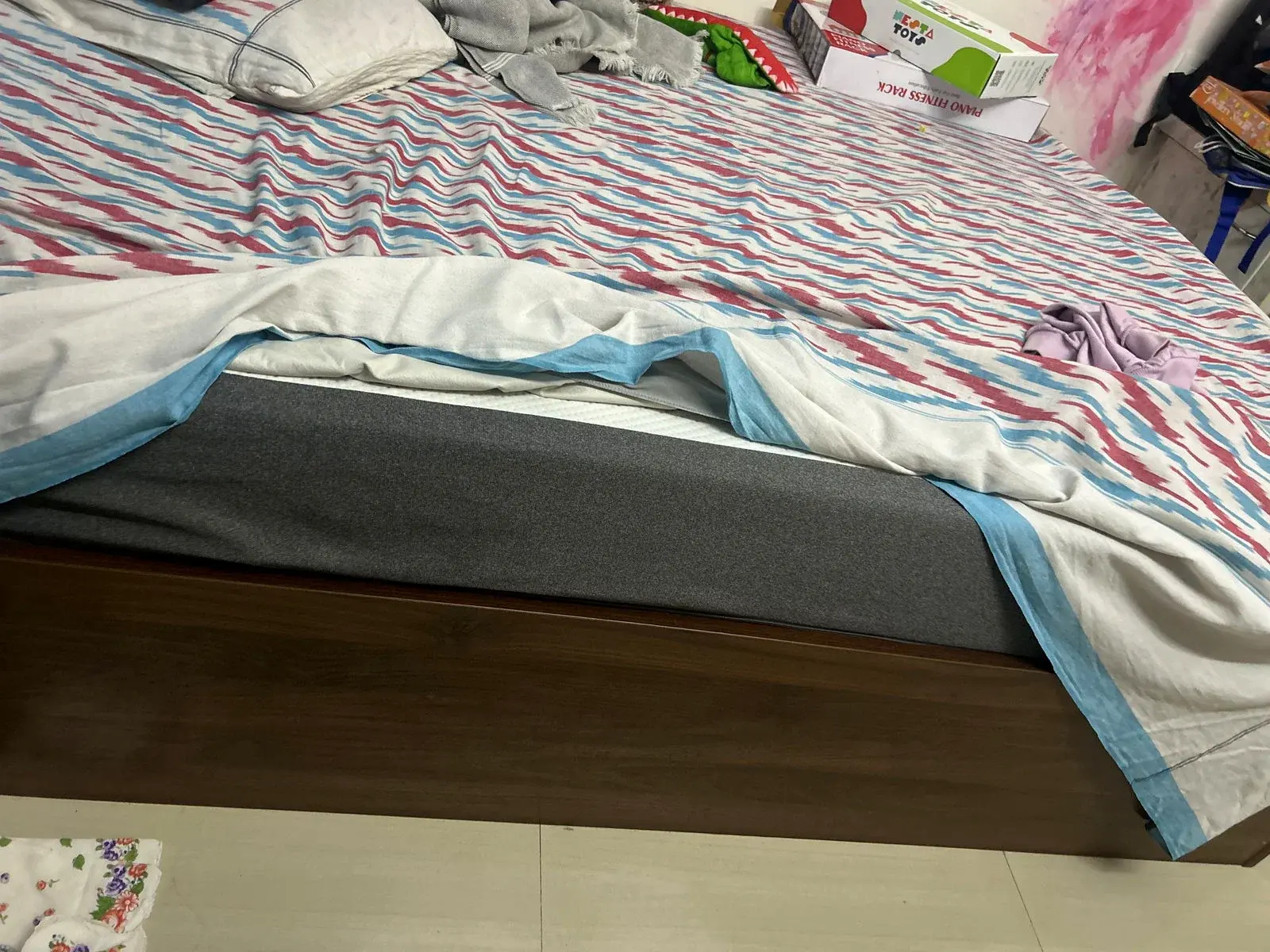 Queen Size Bed thumbnail 3
