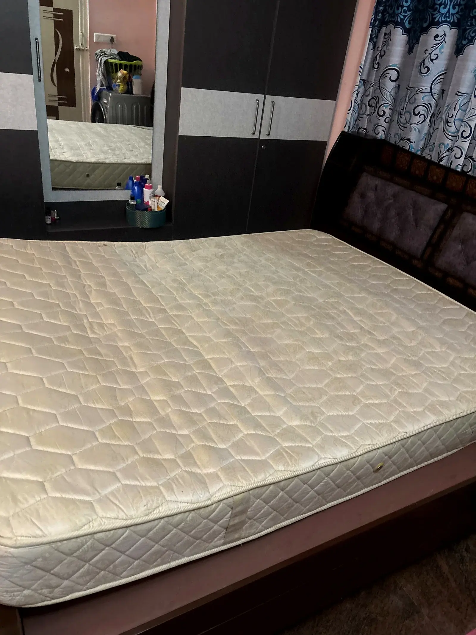 Home Centre Deluxe Mattress Queen Size thumbnail 2