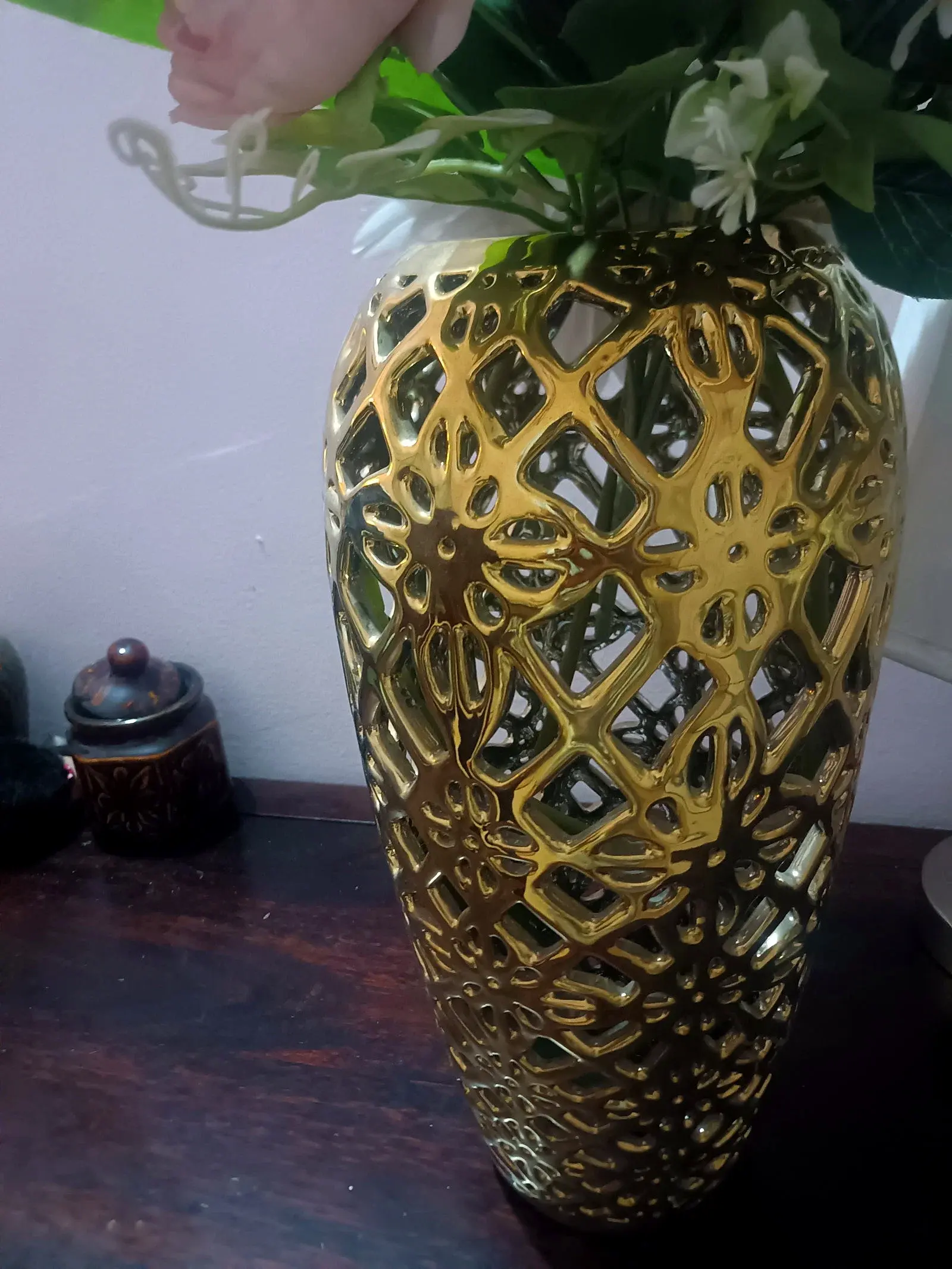 Golden Resin Flower Vase thumbnail 4