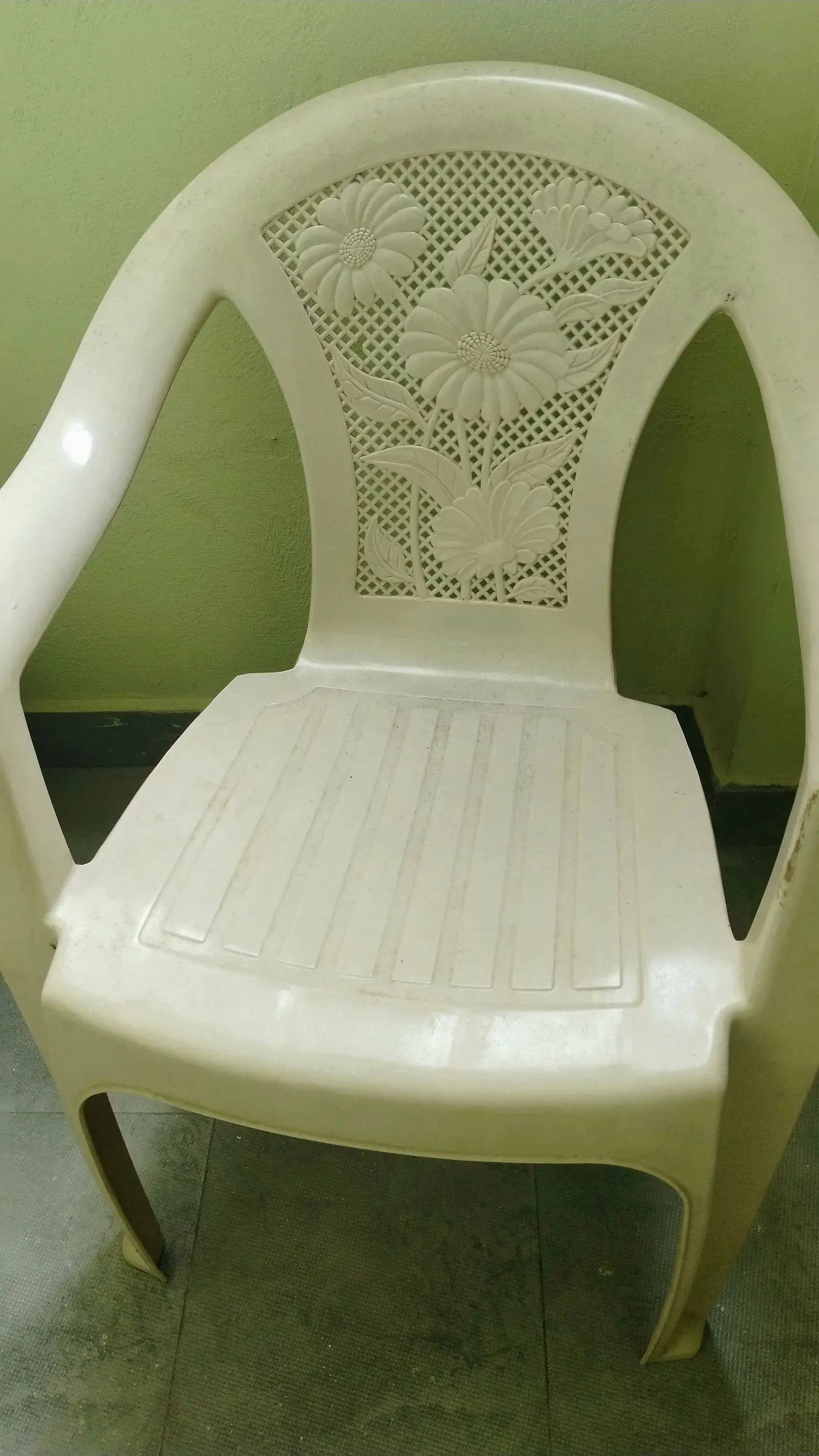 Plastic Armchair with Floral Backrest thumbnail 2