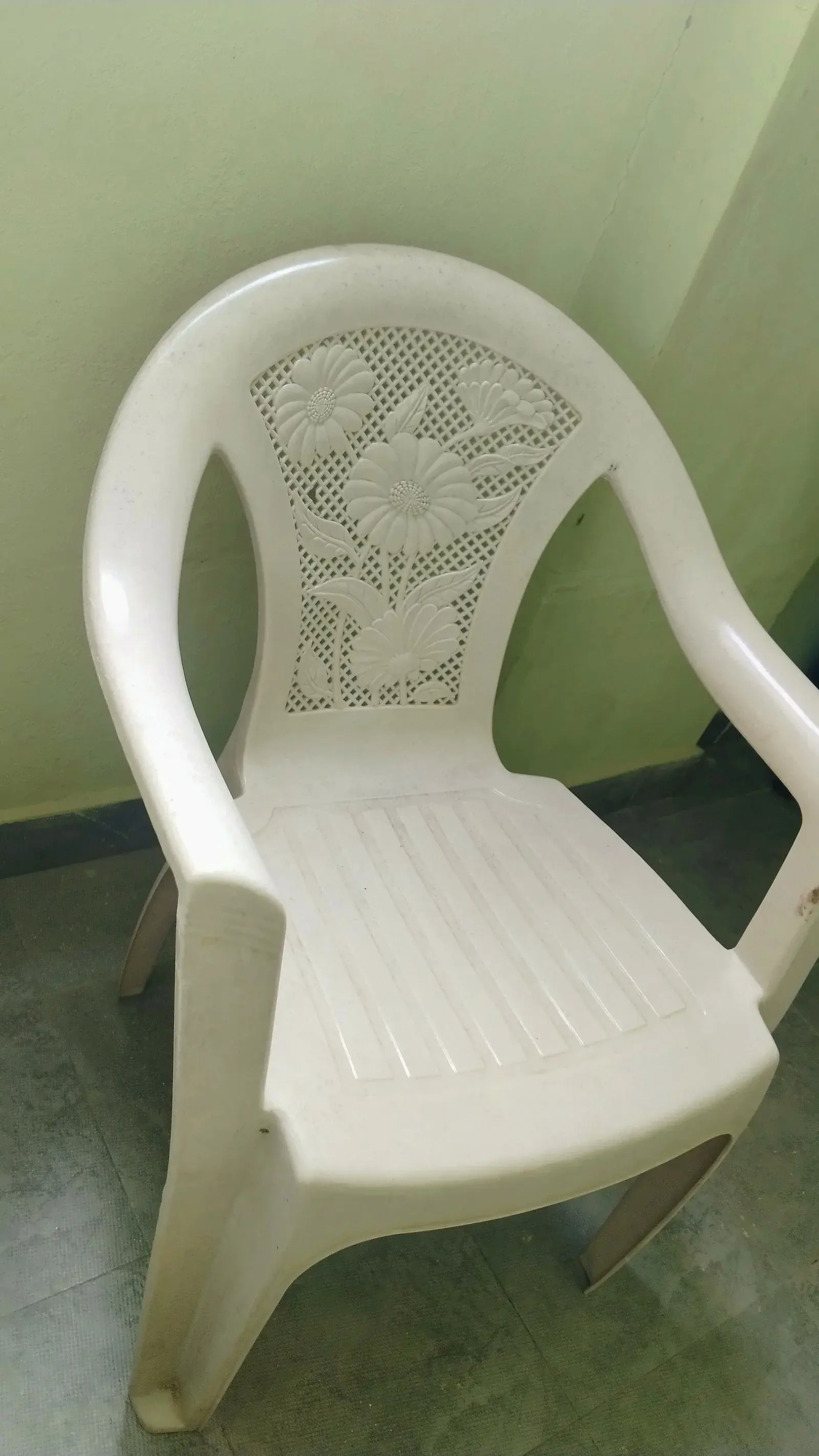 Plastic Armchair with Floral Backrest thumbnail 3