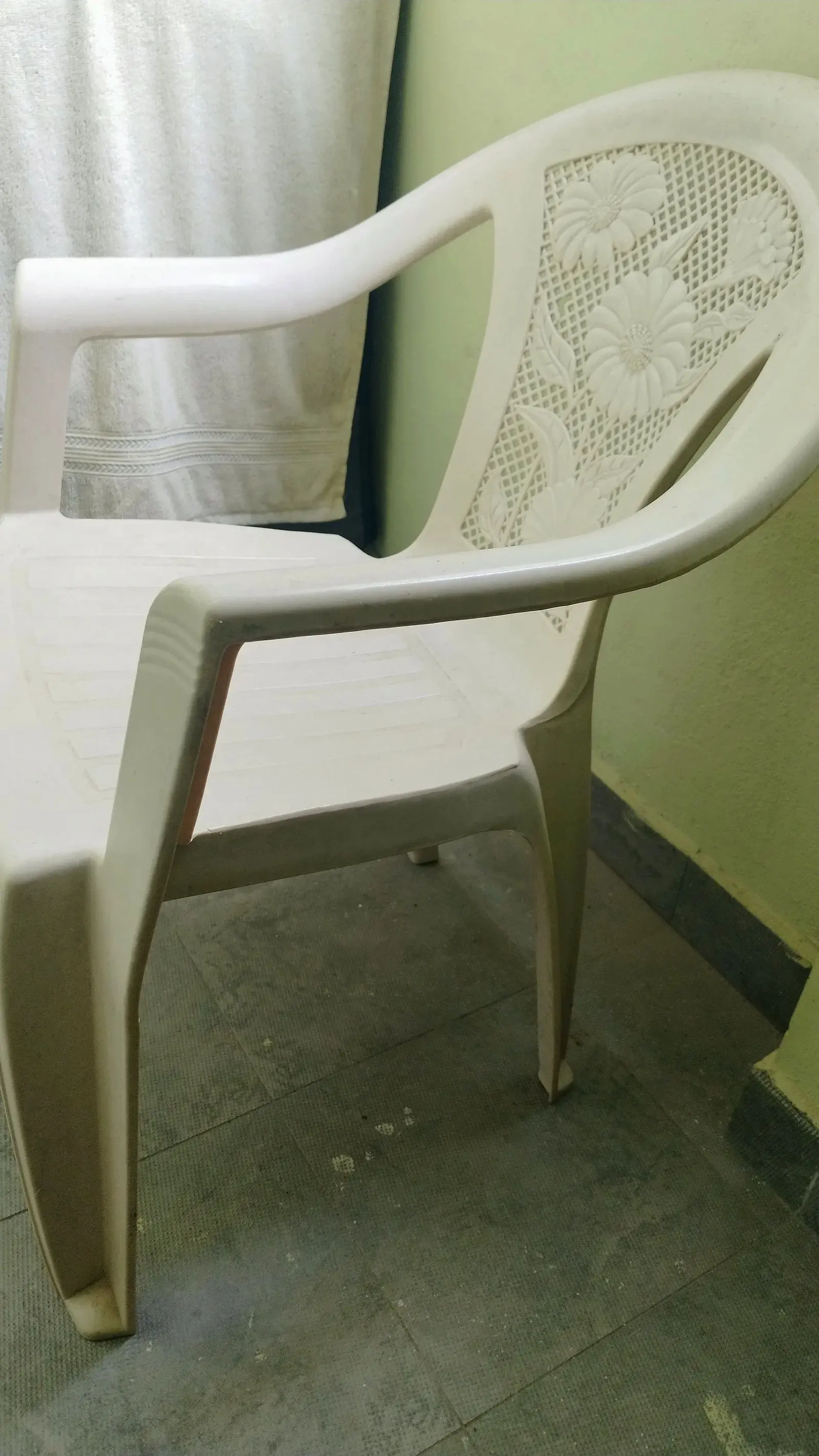 Plastic Armchair with Floral Backrest thumbnail 4