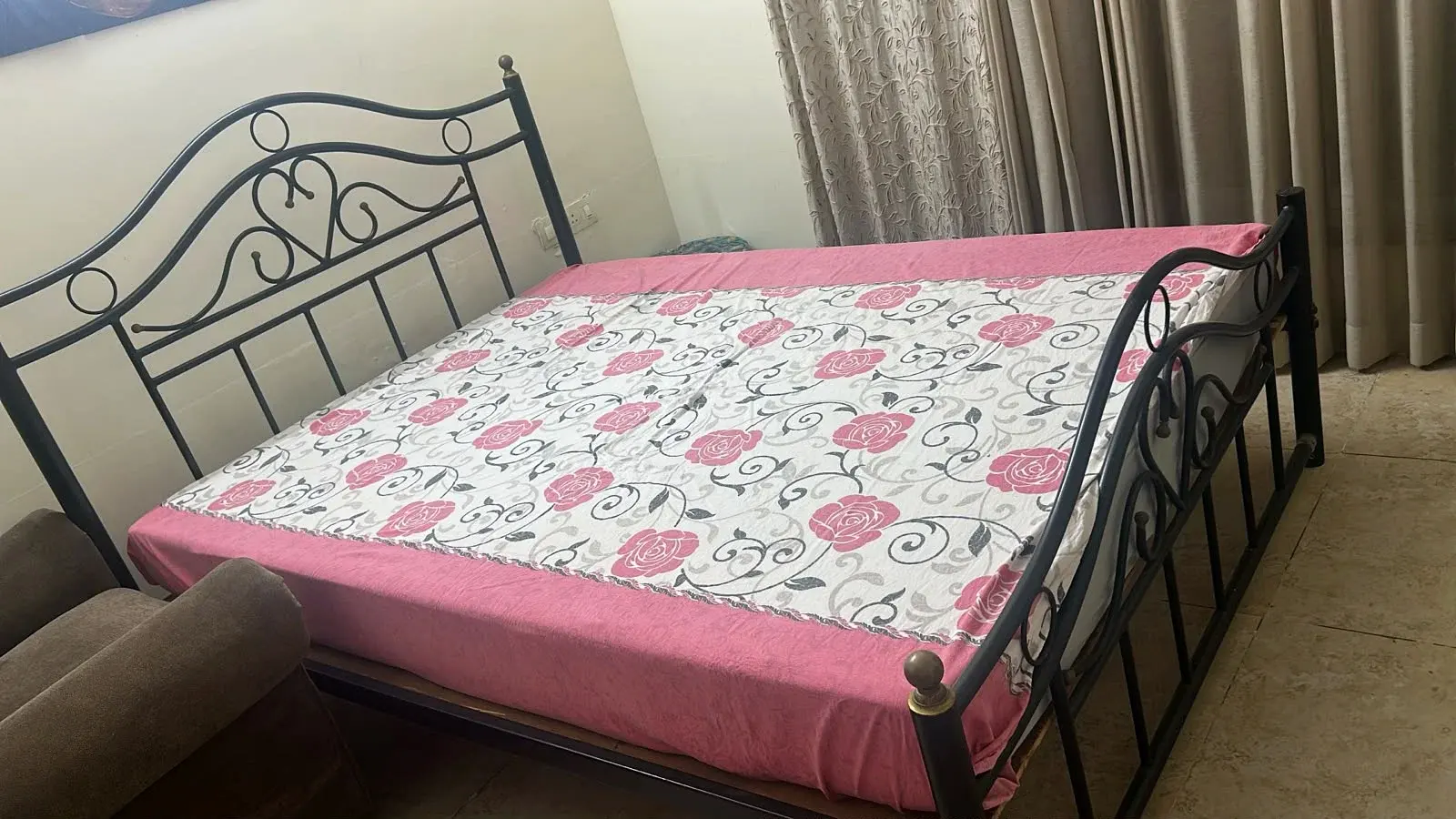 Wrought Iron Queen Size Bed thumbnail 2