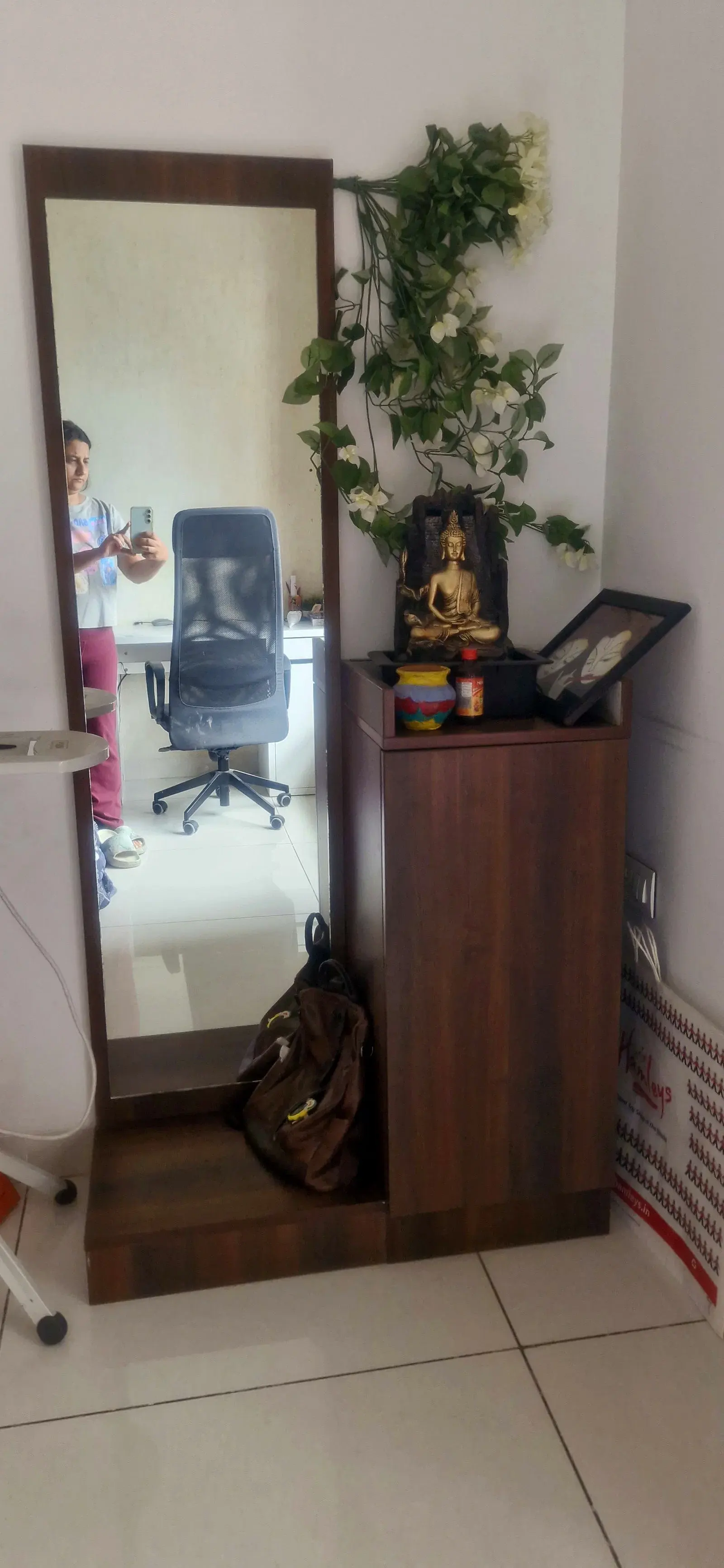 Brown Dressing Unit with Mirror thumbnail 3