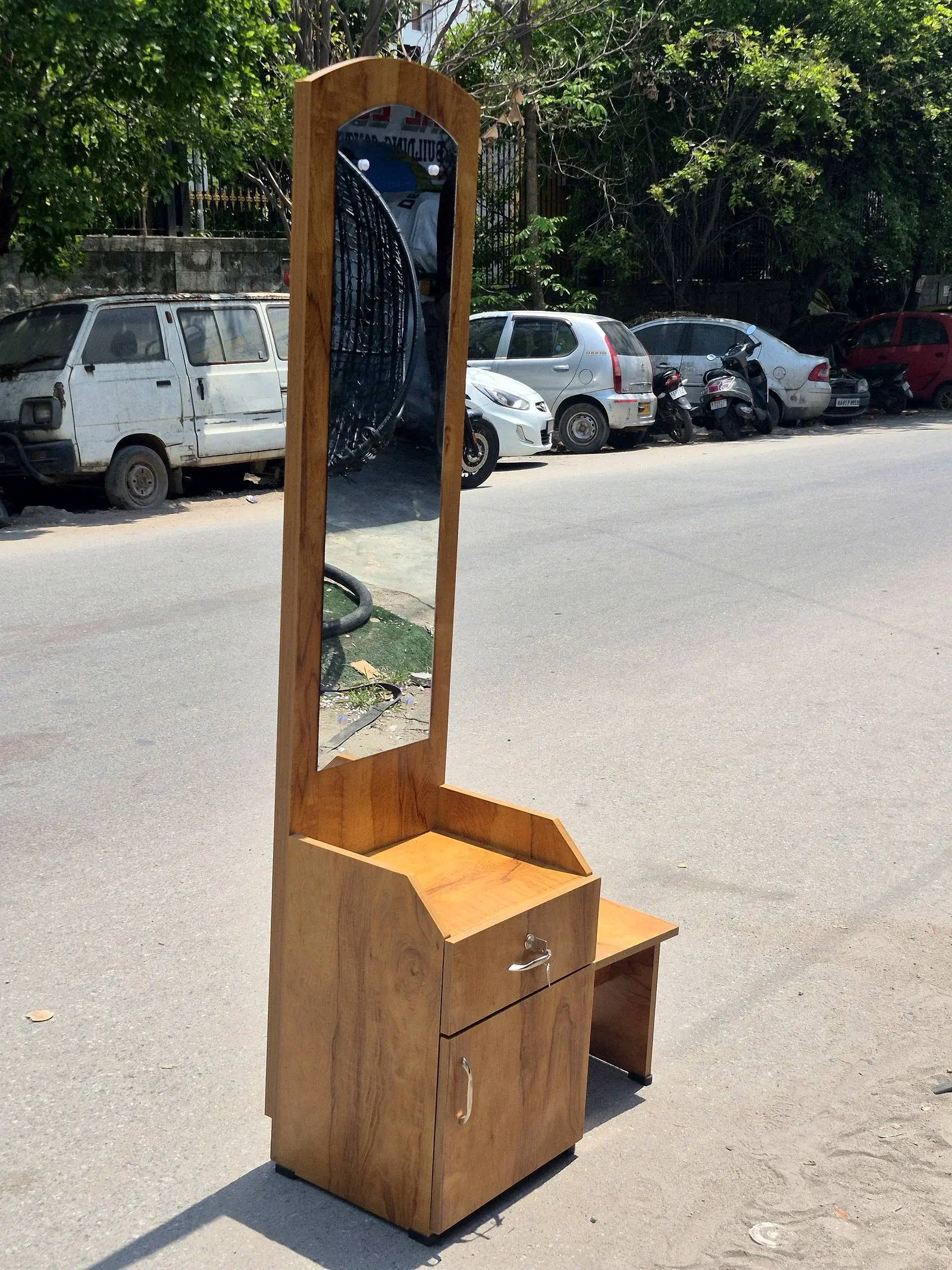 Evershine Dressing Table with Stool thumbnail 2