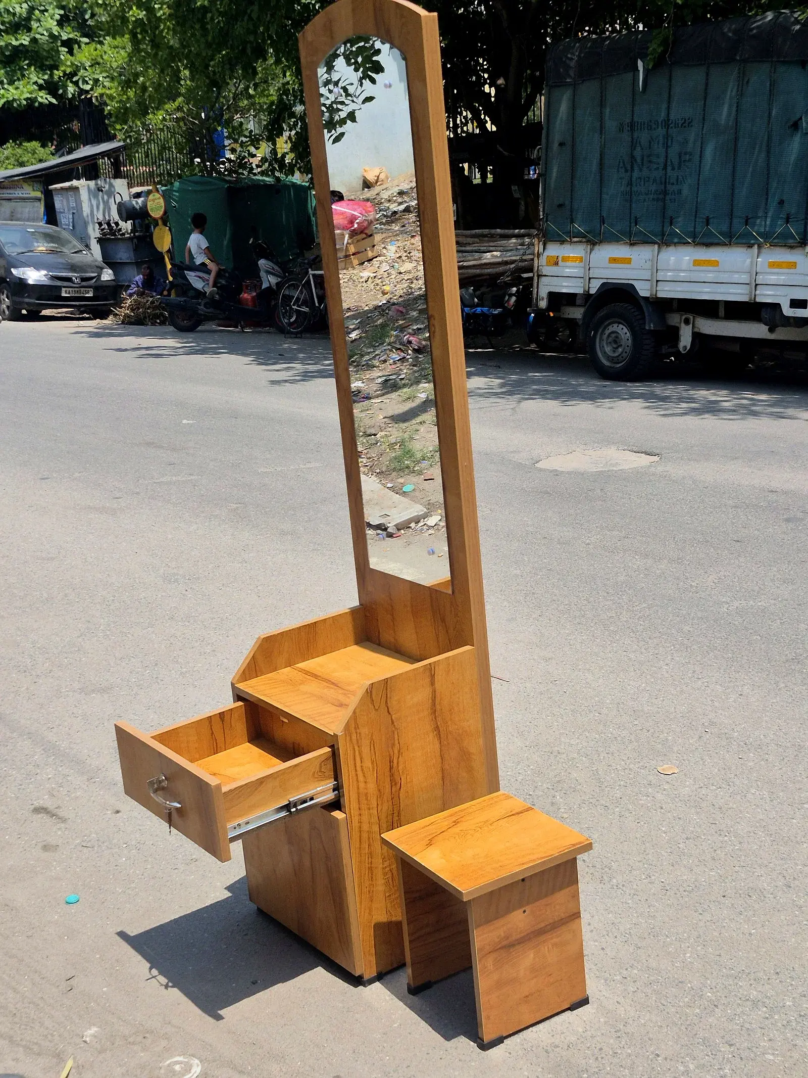 Evershine Dressing Table with Stool thumbnail 3