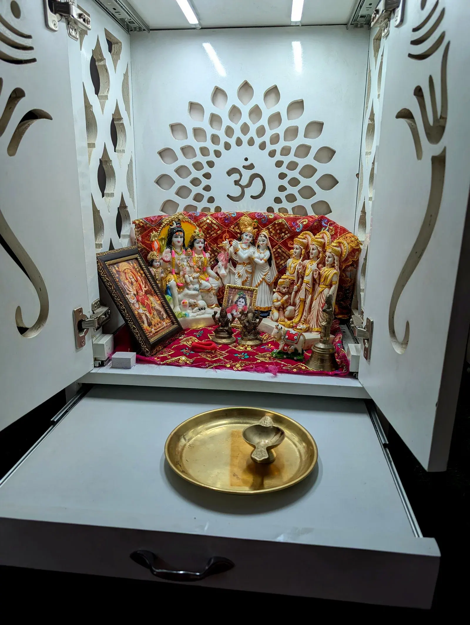 White Wooden Temple 4ft thumbnail 4